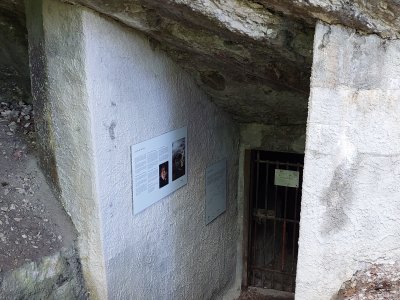 L'entrée des grottes