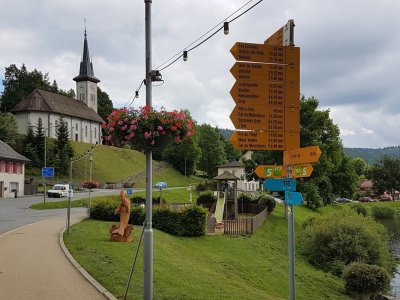 <p>Jeux et église du Pont<br></p>