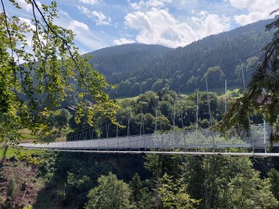 Le pont suspendu de 185m de long