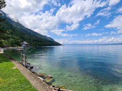 La plage municipale côté France