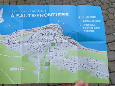Le dépliant du parcours didactique est disponible à l'Office du Tourisme