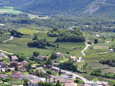 La colline de Salguenen avec la Chapelle Marie des Sept Douleurs