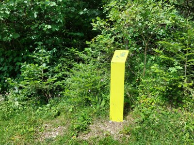 <p>Deux bornes</p>