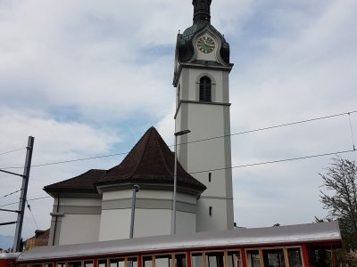 L'église de Vitznau et le train du Rigi