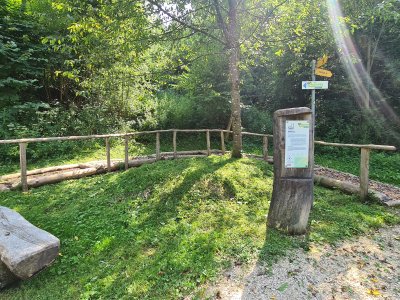 Poste du chemin sensoriel.