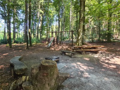 <p>La place de jeux.</p>