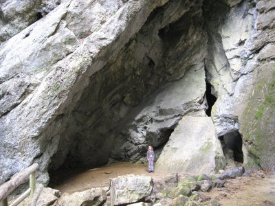Grotte de Môtiers et Pierre à Jean-Jacques Rousseau