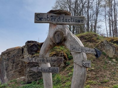 <p>A l'entrée du site du château</p>