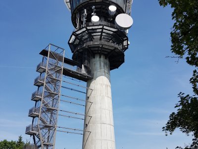 <p>Et à côté l'émetteur<br></p>