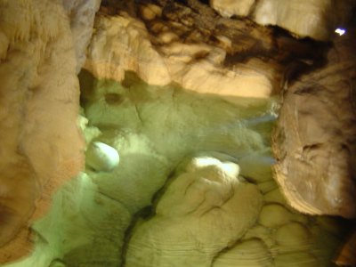 Dans les grottes