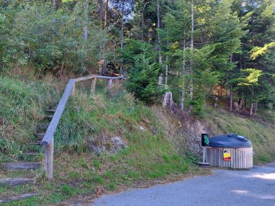 Accès à l'air de pique-nique depuis la route