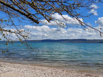 Petite plage de galets