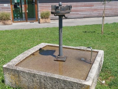 <p>Fontaine n°2, la Société Vinicole</p>