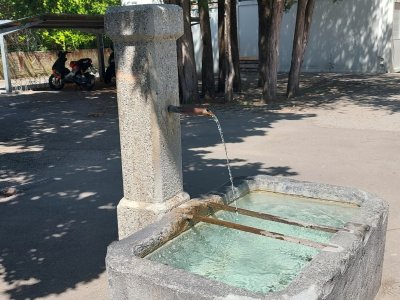 <p>Fontaine n°4, La cour d'école</p>
