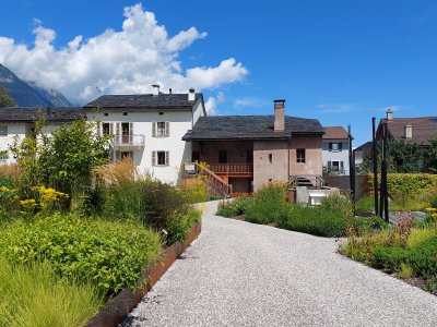 <p>Devant le Moulin Semblanet</p>
