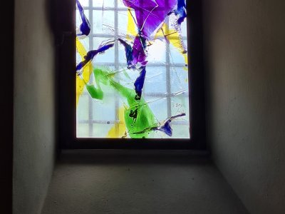 <p>Un des vitraux du Père Kim En Joong, dans la chapelle Notre-Dame de Compassion-Bâtiaz<br></p>