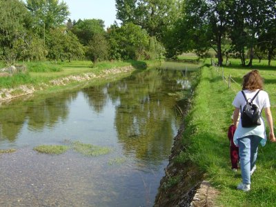 Retour au village de L'Isle, en longeant le canal