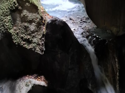 Chute depuis la Grotte aux Nymphes