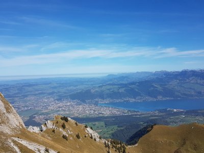 En montant au Stockhorn vue sur Thun et le lac de Thun