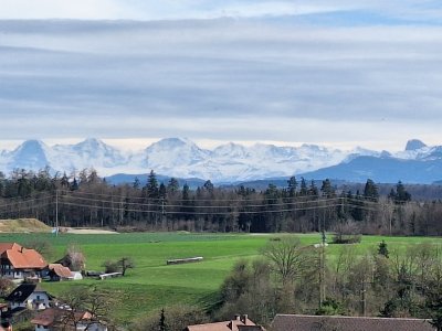 <p>Au loin les Alpes</p>