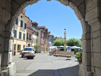 En entrant dans le vieux bourg