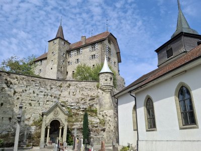 Le château et l'église de Rue