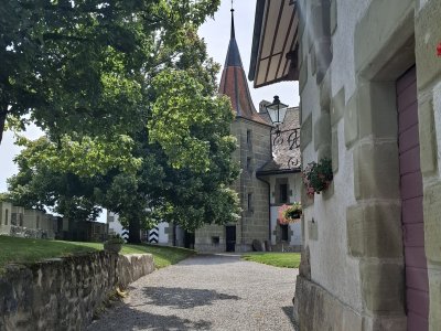 Au pied du donjon