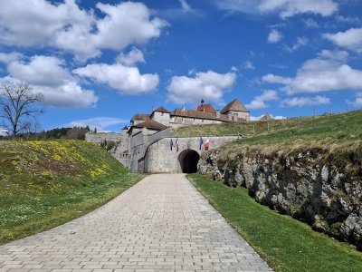 Chemin d'accès au château