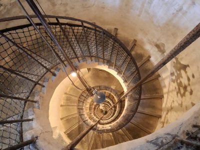 L'escalier à vis d'environ 30 mètres de hauteur