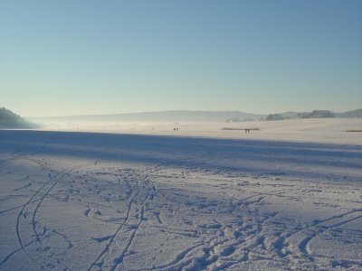 Le lac gelé à perte de vue