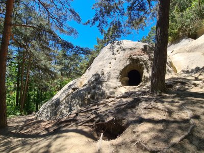 <p>Les grottes de la Roche Grise</p>