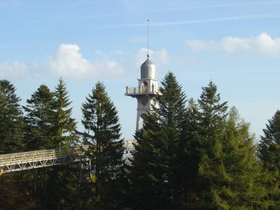 La Tour de Chaumont offre une vue imprenable sur les 3 lacs