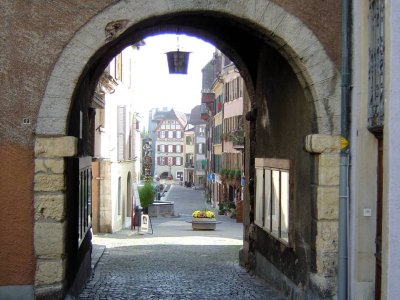 La Neuveville, cité médiévale de 14e siècle