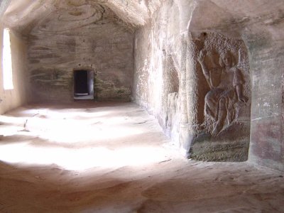 La grande salle et ses sculptures