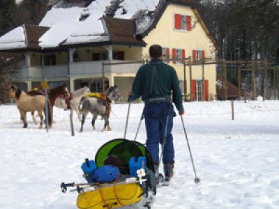 En raquettes en hiver (voir le commentaire de Marc pour plus de détails)