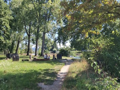 Le sentier, au départ de Sugiez