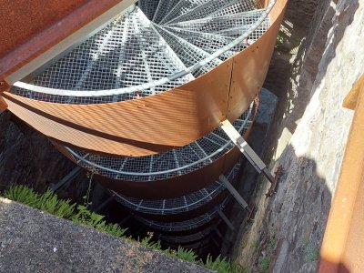 <p>Le nouvel escalier en colimaçon, à l'intérieur de la tour</p>