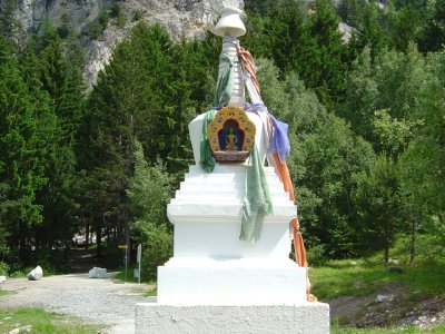 Le chorten au bout du pont bhoutanais